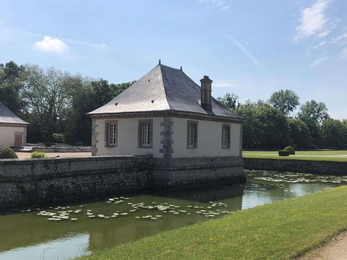 Chateau-Hotel De Bourron Buitenkant foto