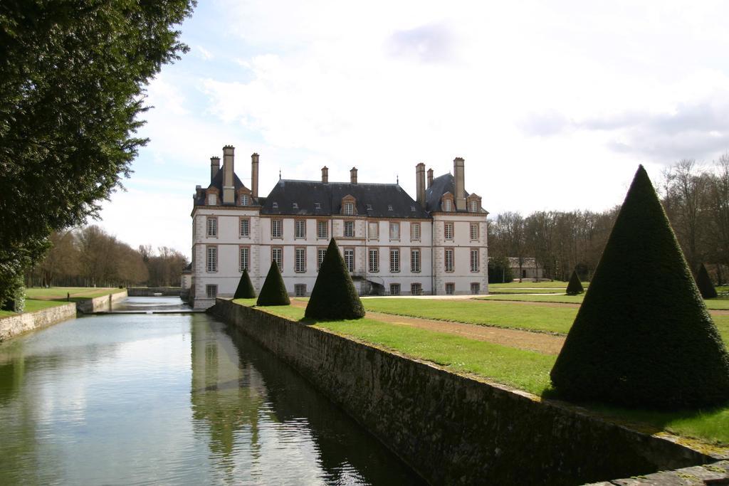 Chateau-Hotel De Bourron Buitenkant foto